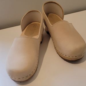 Size 36 Sandgrens Clogs